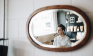 主に結婚式やイベントのディレクションを担当するMao。